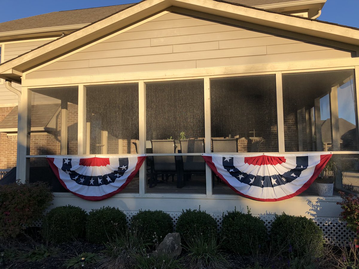 robrudicel's tweet photo. #TheFallClassic my favorite time of year. The bunting is up. https://t.co/RGLXZ6cPBz