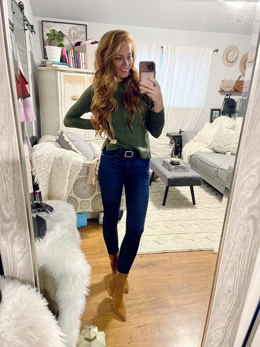 MrsAdamsCoachS's tweet photo. That sweater weather! ๐ Style is linked on my Instagram. @styled_stephey #sweaterweather #alwaysinlongsleeves #coldnatured https://t.co/V6LaV8v6Pj