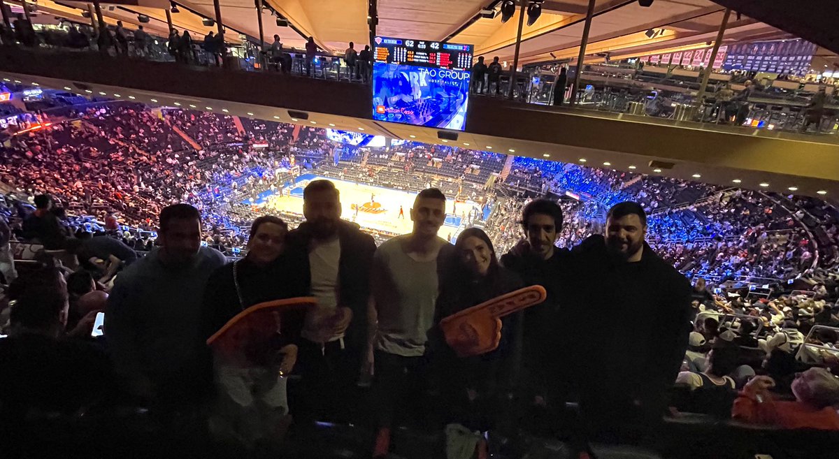 camiricci's tweet photo. LET’S GO KNICKS! #Knicks #msg https://t.co/yLfRcY5FQJ