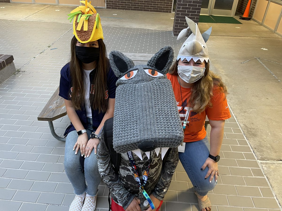 Celebrating Red Ribbon Week while sporting a great hat- the students wolf hat was created by students mom @WilsonES_AISD <a href="/AldineISD/">Aldine ISD</a> #WEshine #AldineForward