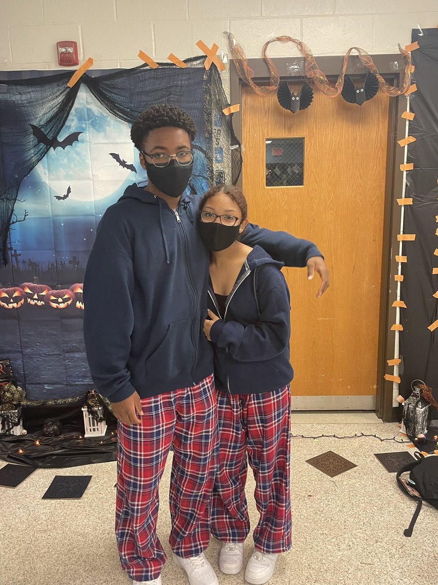 2024Hs's tweet photo. Lets not forget about twin day class of 2024 just keeps coming through with the flicks📸 https://t.co/r9ZpGu1hIr