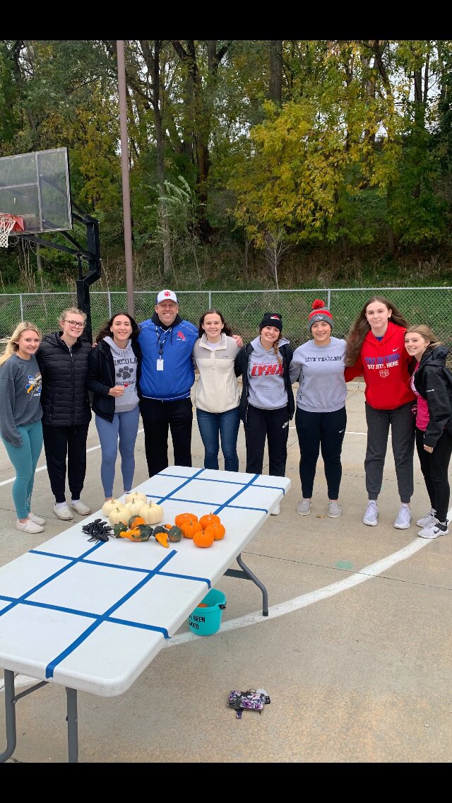 Thank you to these ladies for coming to Hoover to help out at the Spooktacular. Loved how they played games with the Hoover students, and brought a lot of smiles to their faces. #proudcoach <a href="/HCbcsd/">Hoover Elementary CBCSD</a> <a href="/ALHSathletics/">Council Bluffs Abraham Lincoln Lynx</a>