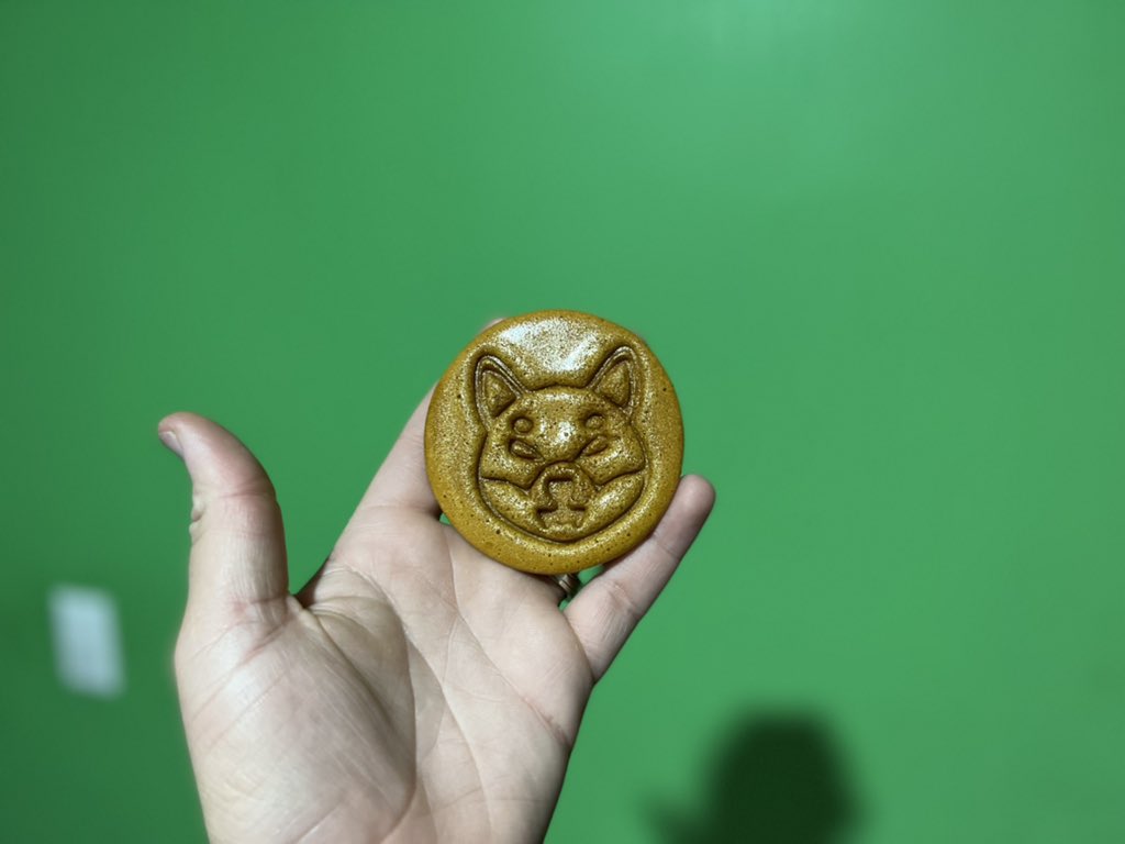 MARCIANOPHONE's tweet photo. El que persevera triunfa y así vamos a ganar este #BinanceWhaleGame perdón la cara de cansancio 😴 😆 pero lo logramos por el #SHIBARMY… Esta moneda #shibainu que comenzó como una broma pero se CONVIRTIÓ en una realidad con felicidad y riquezas para los que confiaron! #binance https://t.co/AYdFcb6po6