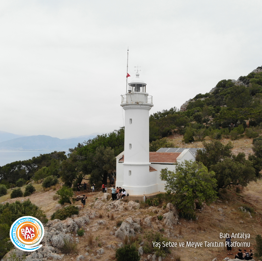 Muhteşem manzaralara ev sahipliği yapan, tarihi ile büyüleyen Gelidonya Feneri Batı Antalya’nın yaşattığı en gözde miraslardandır. 

Gelidonya Lighthouse, which hosts magnificent views and fascinates with its history, is one of the most popular heritages of West Antalya.