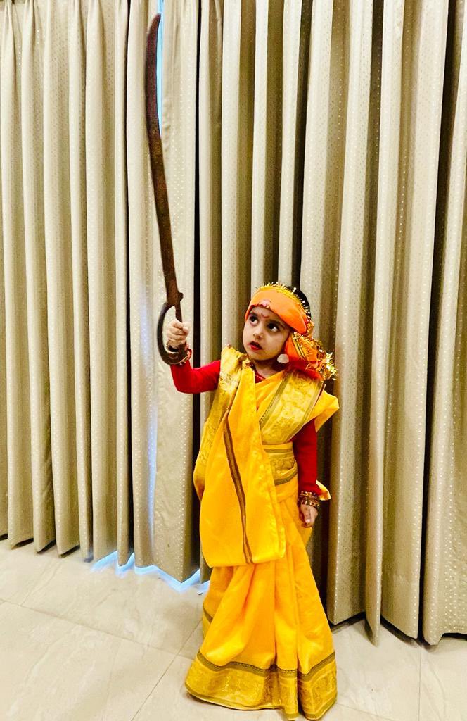 RaviRanjanIn's tweet image. My daughter #AnikaSingh played the role of Rani Laxmi Bai in school today. Expression 🔥🔥