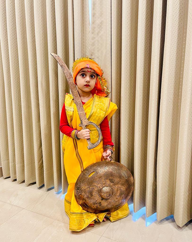 RaviRanjanIn's tweet image. My daughter #AnikaSingh played the role of Rani Laxmi Bai in school today. Expression 🔥🔥