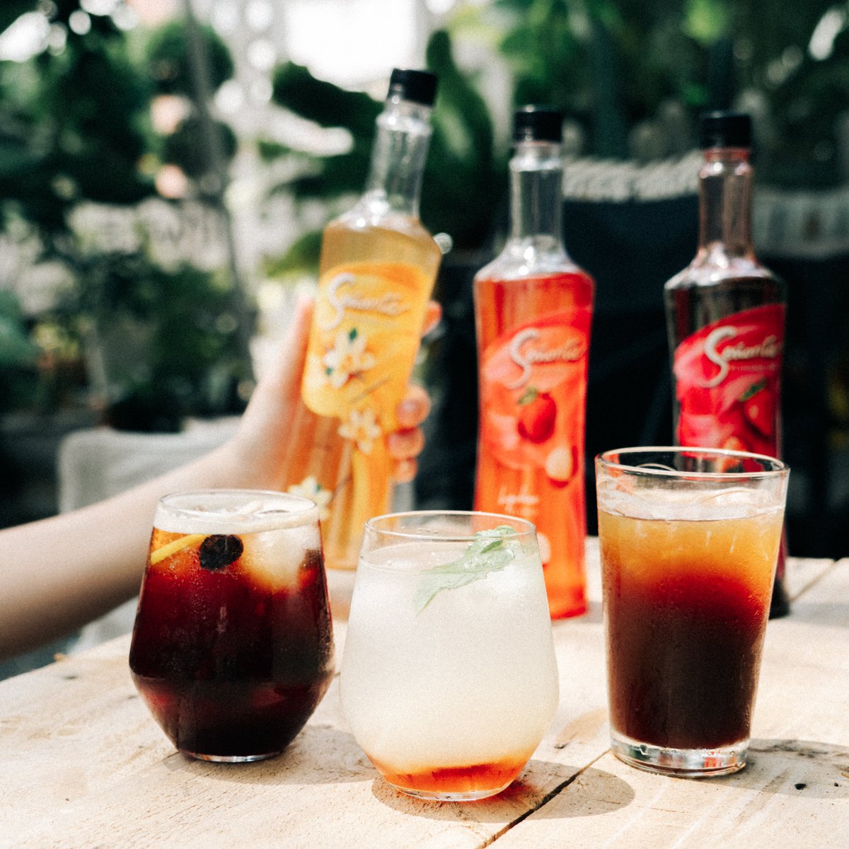 CafeStoryTH's tweet photo. #รีวิว กระทรวงการคั่ว Ministry of Roasters ☕️🍓 #พระโขนง
คาเฟ่ที่อบอวลไปด้วยกลิ่นอายของกาแฟคั่วสด ไฮไลท์เลยคือเมนูเพิ่มความสดชื่นที่ทางบาริสต้าได้นำกาแฟซิกเนเจอร์ของทางร้านมาผสมผสานเข้ากันกับ #Senorita Flavoured Syrup ให้เมนูแต่ละแก้วมีความหวาน หอม กลมกล่อม #MakePassionPossible https://t.co/fB2b01JTm2