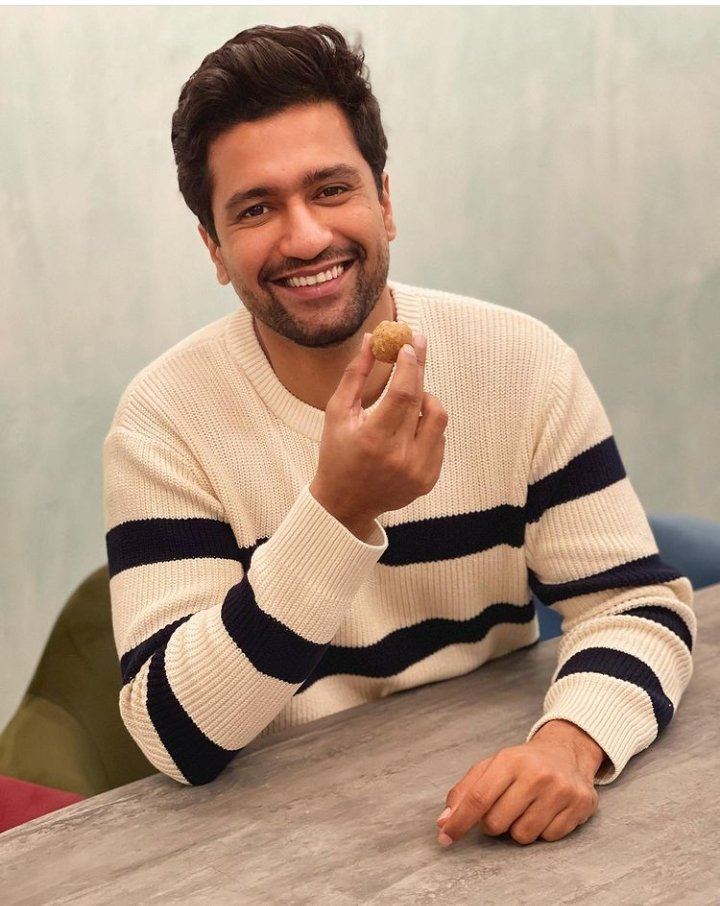 htcity's tweet photo. .@vickykaushal09 is basking in the success of #SardarUdham and this picture is proof. 

#VickyKaushal https://t.co/mQWHkPc8II