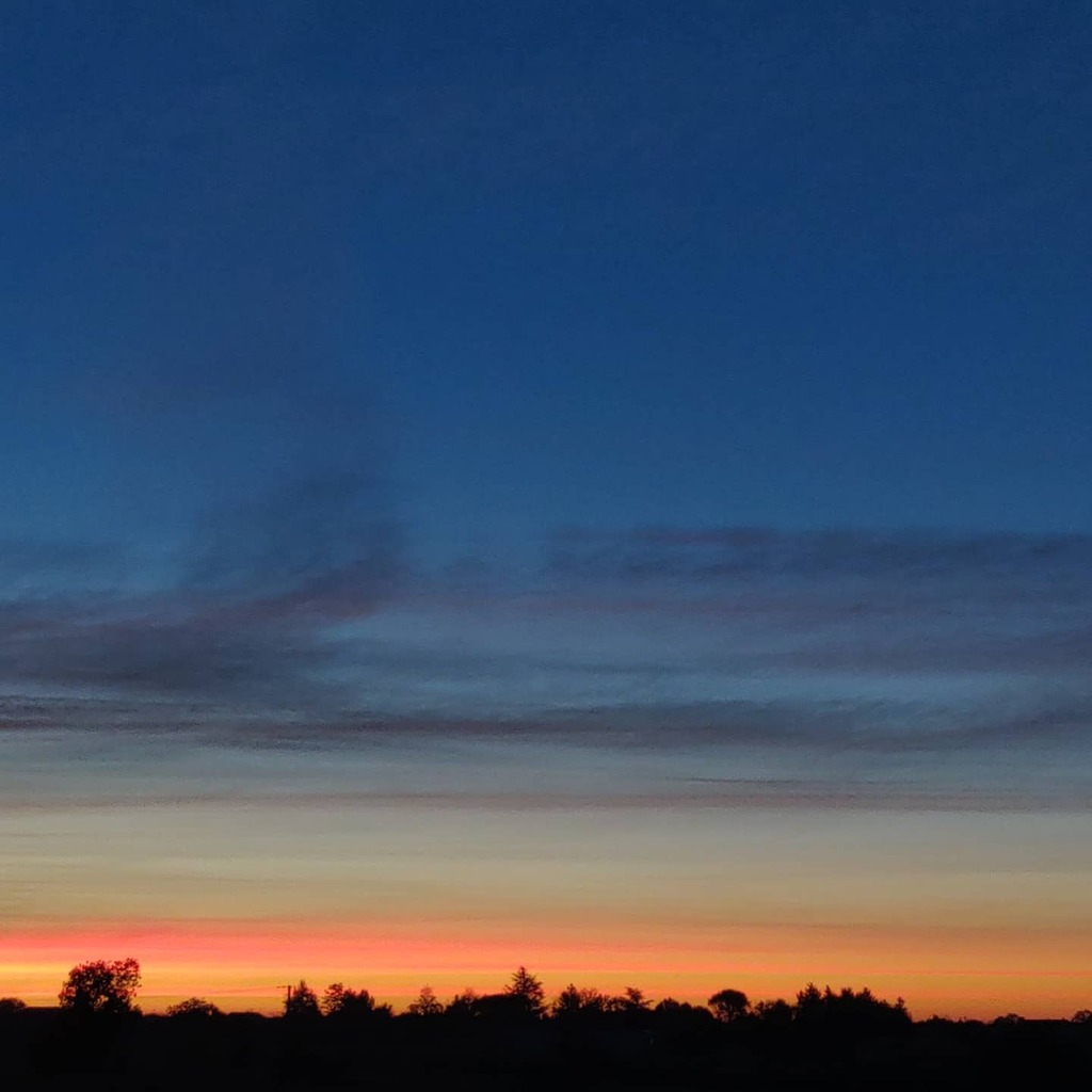 chrisvigneron's tweet photo. A new start #ciel #cielfie #lcdj #lecieldujour #cielo #sky #himmel #bluesky #instasky #instablue #blue #bleu #blau #azul #nofilter #France #skyporn #cielbleu #cieldujour #ShotonOnePlus #Niort https://t.co/kEuw6oPpgv https://t.co/97l1xd8WFz