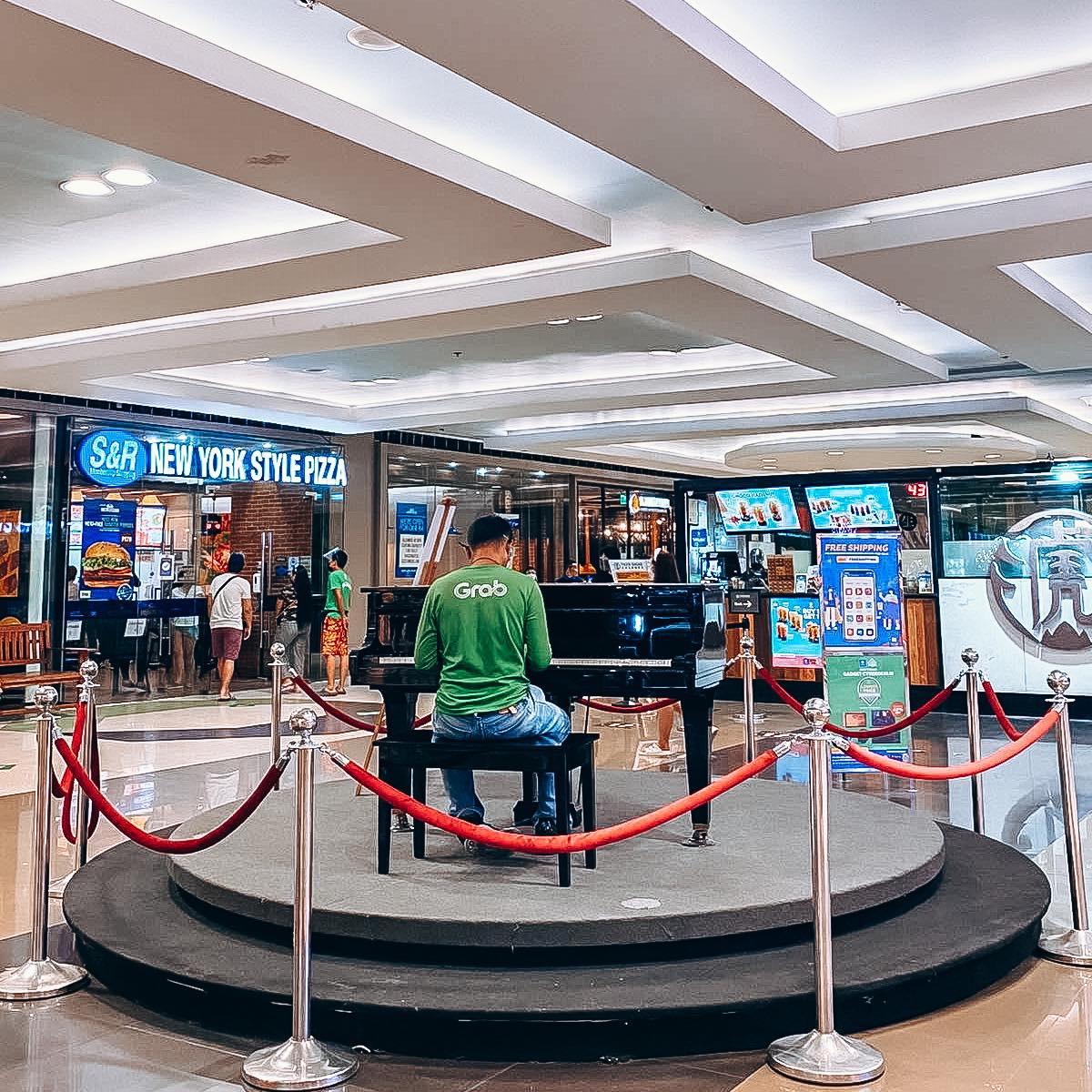 smsupermalls's tweet photo. LOOK: This AweSM rider grabbed the opportunity to play the piano and entertain our SM Shoppers. Thank you for sharing your talent, kuya! โจโจโจ RT this to spread the good vibes, #SMSquad.
#OnlyAtSM
#TogetherAtSM
#EverythingsHereAtSM https://t.co/XIVwoTw3PF