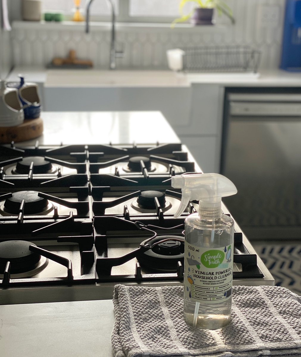zola_nene's tweet photo. CLEAN KITCHEN HAPPINESS 😍
.
Just enjoying a few moments of clean kitchen joy b4 I start cooking & making a mess 😅 My current fighter for kitchen clean-up is the @CheckersSA #simpletruth Eco Friendly Household Cleaner 🧽
.
#zolanene #zolaneneforcheckers #checkerssimpletruth https://t.co/DwRePAg3kj