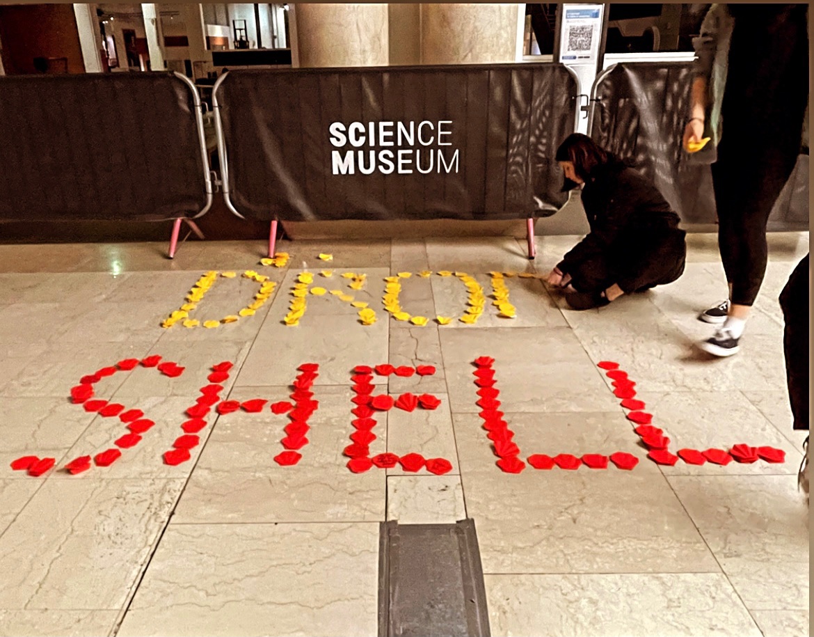 Morning @sciencemuseum 

Can you guess what we’re spelling out?

#DropShell