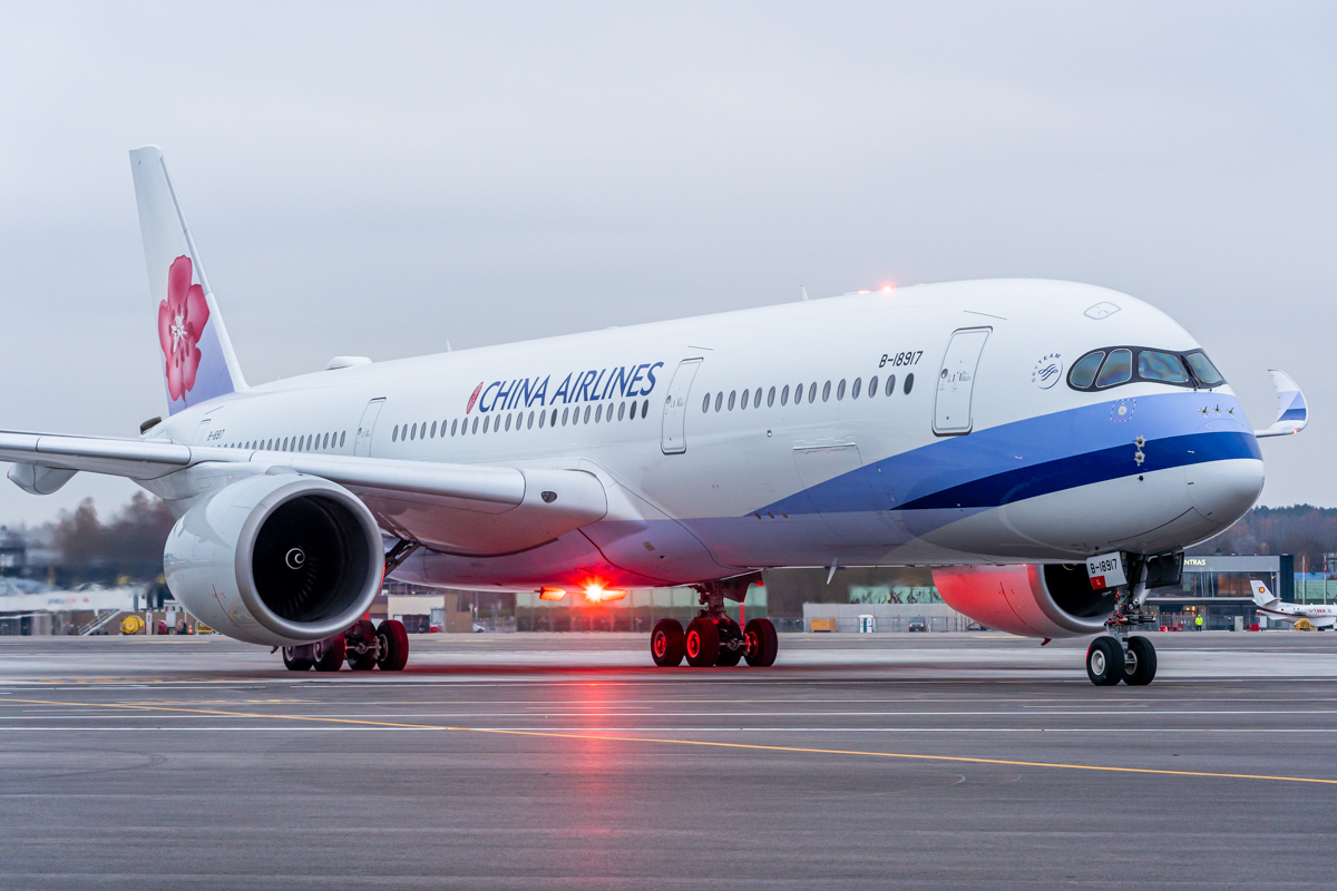 LTairports's tweet image. Yesterday at #Vilnius Airport we welcomed the first #Airbus A350-900 aircraft in our history. Having arrived from Prague, the China Airlines plane will in the coming days depart directly to Taipei.