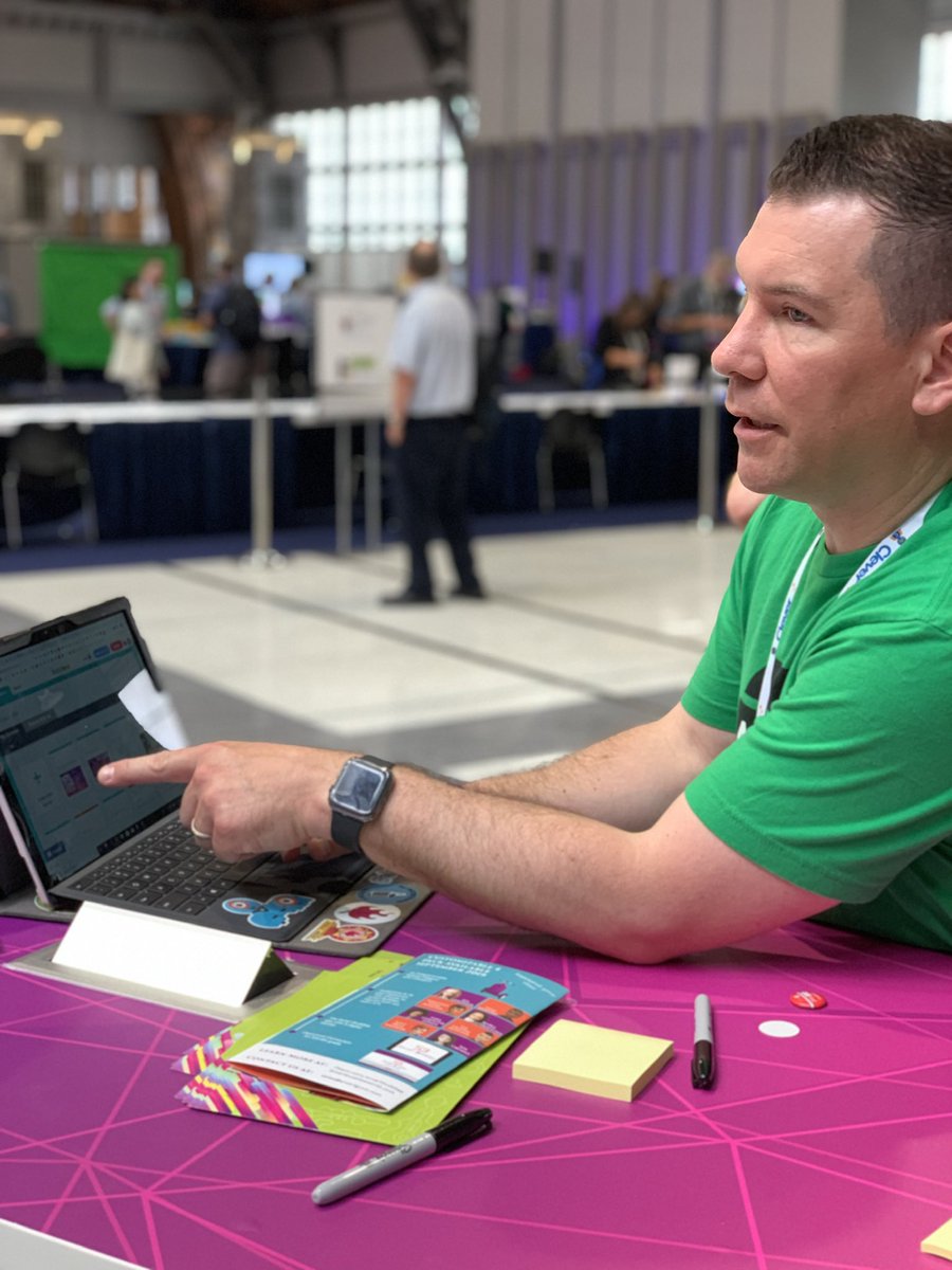 m_drez's tweet image. Found a photo of this crash course meetup in the ISTE commons (no idea who snapped this😆)! Love getting to share my favorite tech gems with my edupals. #BunceeBuddies #BunceeChat
