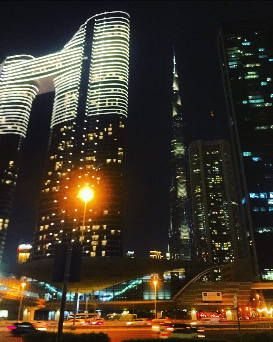 dubai_chubbygay's tweet image. “Its not the beauty if a building you should look at; its the construction of the foundation they will stand the test of time.”
🌃❤️😍

#randomphoto #whilewalking #enjoyinggoodweather #night #dxb #uae #burjkhalifa #dubaimall 🇦🇪❤️🇵🇭
