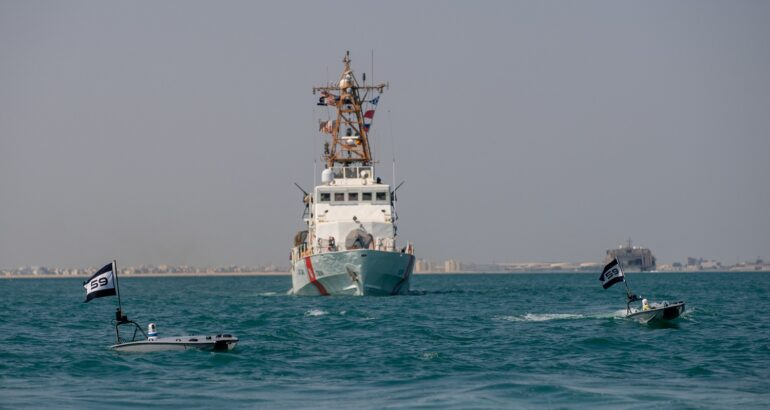 REjercitos's tweet photo. 🇺🇸🇺🇸🇺🇸 Según publica @navalnewscom, la recién creada "Task Force 59" de la #USNavy ha estado evaluando los #USV "MANTAS T12" de #MARTAC, integrándolos junto con patrulleros estadounidenses y pertenecientes a la Fuerza de Defensa de Baréin, en el Golfo de Arabia. https://t.co/eIdZzqb0aK