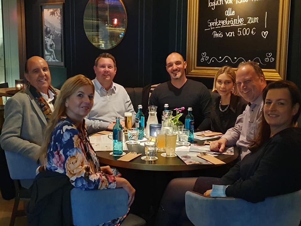 mmueller's tweet photo. Nach vielen Monaten mal wieder ein Live-Event in #Köln mit #xing Ambassadors aus der Region und einem Team von @xingevents aus #München zum Erfahrungsaustausch und Planung neuer Events im nächsten Jahr! #xing #xinglocal #xingkoeln #xws21 #networking @XING_Koeln @XING_DUS https://t.co/8bHSdxfxH0