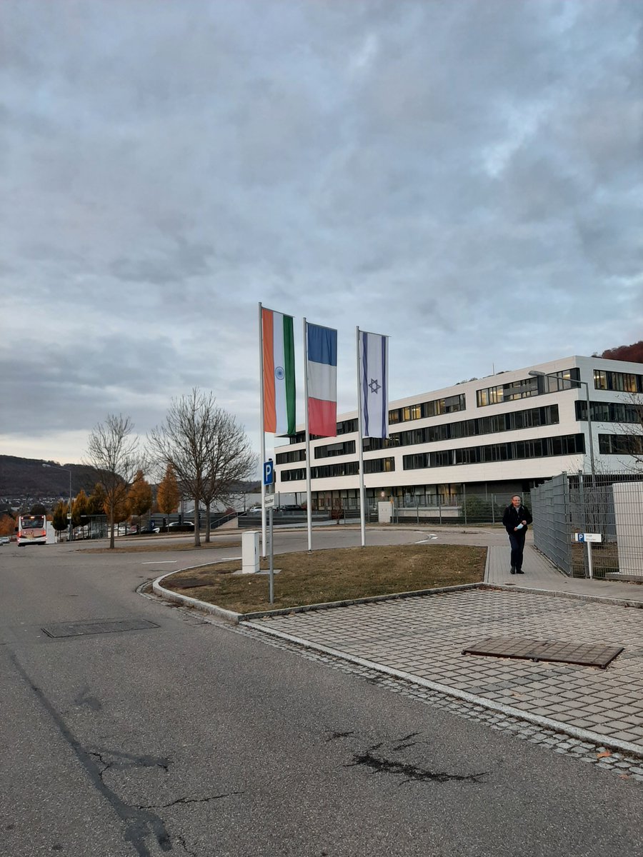 We are excited to visit Carl Zeiss Microscopy Center Europe!!!😀<a href="/zeiss_micro/">ZEISS Microscopy</a> <a href="/AddadiSefi/">Sefi Addadi</a>  <a href="/IGoliand/">Inna Goliand</a> <a href="/DanaLorber/">Dana Lorber</a> <a href="/WeizmannScience/">Weizmann Institute</a>  #microscopy #LatticeLightsheet7  #imaging #StructuredIlluminationMicroscopy