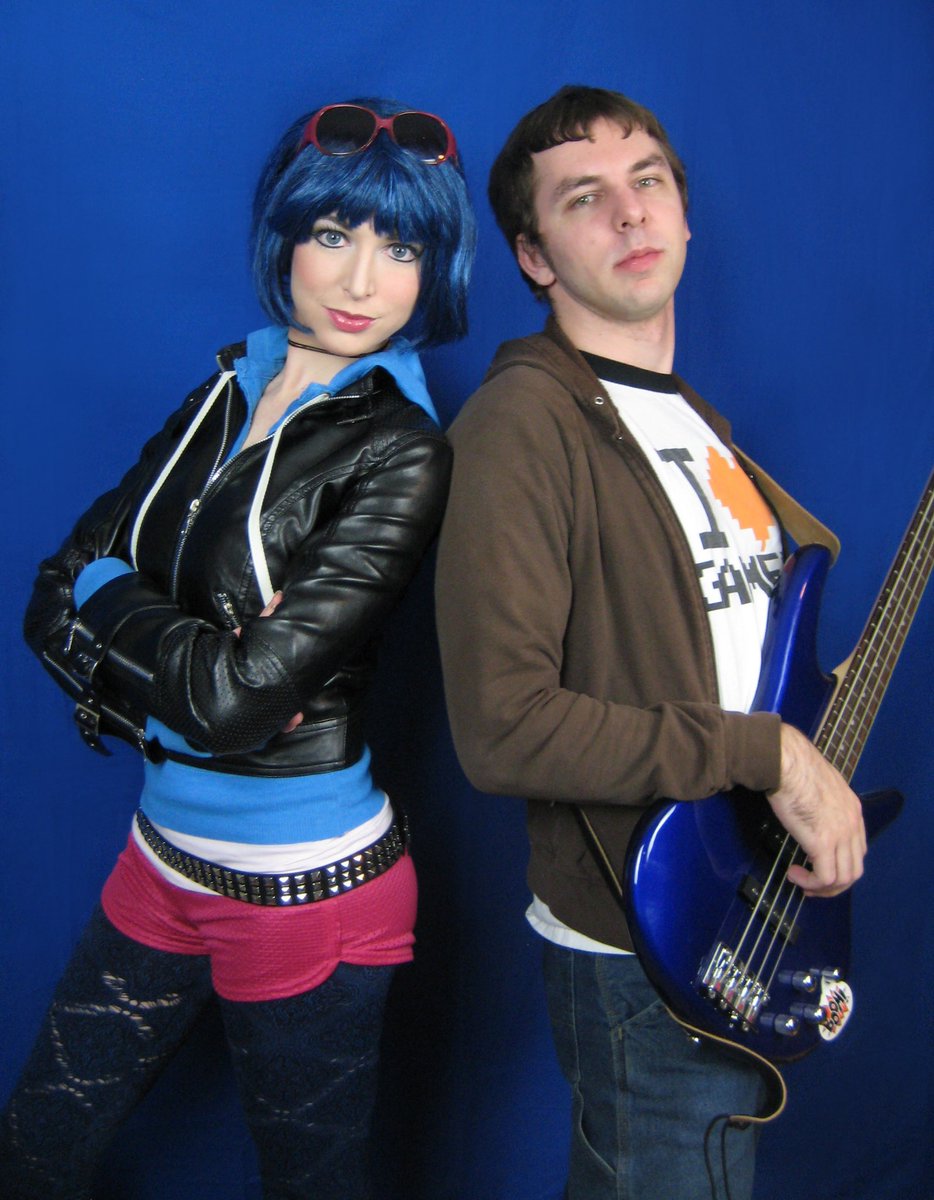 Hey! Follow me on Instagram as I post all my FAVORITE past Halloween costumes this week!!! 🎃💀🖤 ➡️ instagram.com/lisafoiles …Starting with Scott Pilgrim + Ramona Flowers 💙🎮