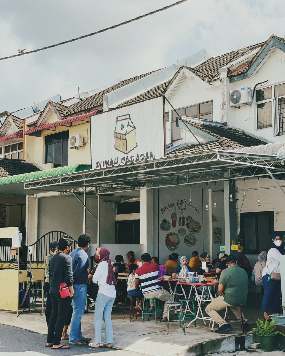 mohdiirfan's tweet photo. Food hunting Sungai Petani series. 🍽

1. Rumah Sarapan 🏠

Singgah sarapan sini best, banyak pilihan makanan. Antara yang kami rasa haritu lontong, mee kari, roti sambal &amp; roti kukus kaya semua sedap. https://t.co/NNY1LaV2Bf