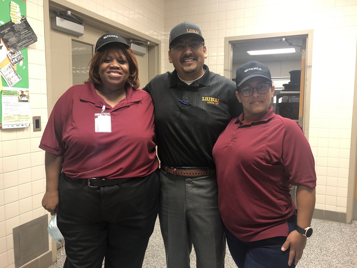 Arturow007's tweet photo. As a Union Representative, it’s always a fun day when you’re out in the field visiting with members, feeling the pulse of the job-site. Thank you Ladies for your hard work & dedication.
#Blessed #UnionLife #Oklahoma #LiUNA #Local107 #ArmyBase https://t.co/7njB4hOBLU