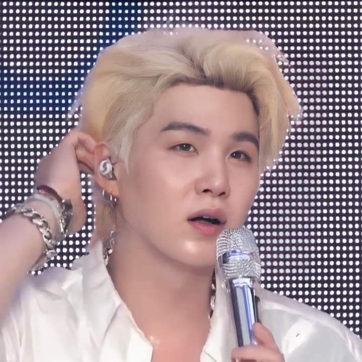 namjooningatm's tweet photo. Times when I wanted to scream "not funny yoongi"- a thread https://t.co/QCQ8Cz5ATO