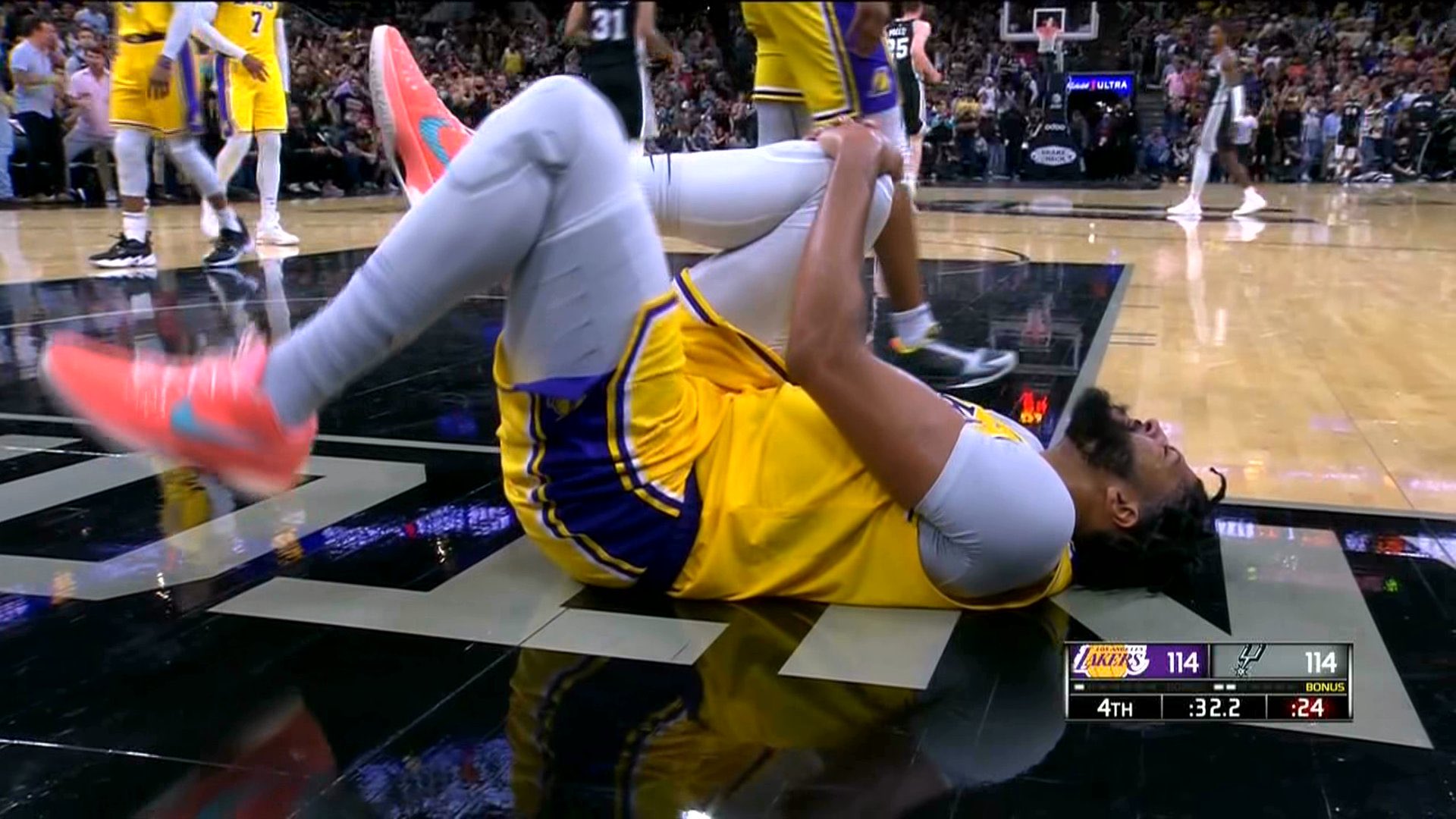 Hoop Central on Twitter: "Anthony Davis is down holding his knee...Hope