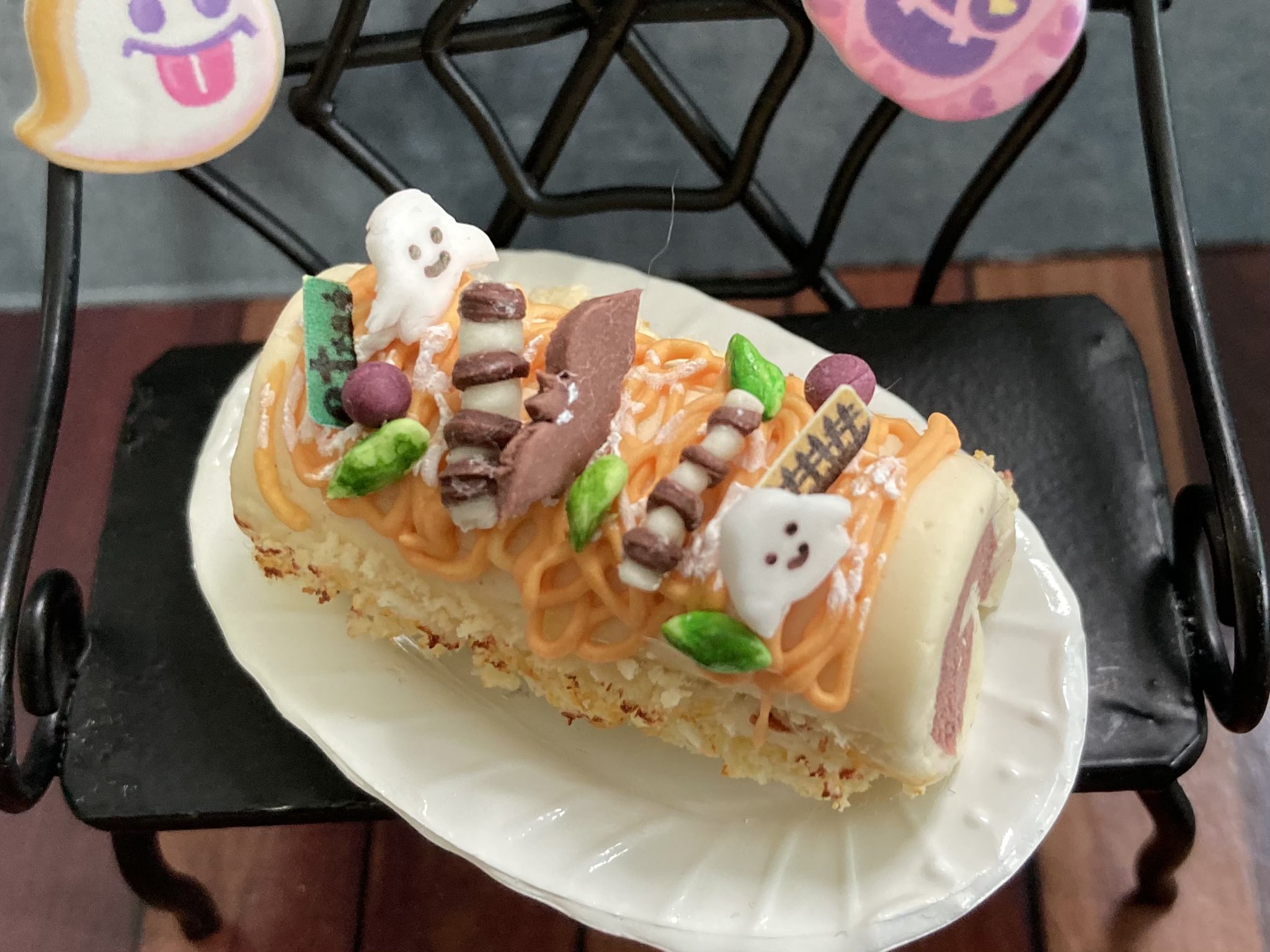 Dell ハロウィンロールケーキ こっちも急いで作りました ロールケーキが愛媛の一六タルトみたいになりました パンプキンクリームはもう少し太い方が良かったのかもです クリームの存在感が少し足りない気がします パンプキンロールケーキ