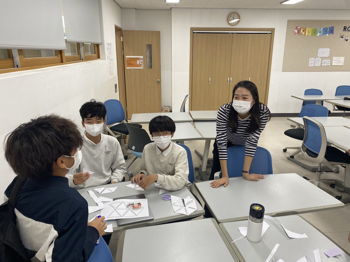 Grade 6 Korean class working  on puzzle with figuring out how evidence support statements…