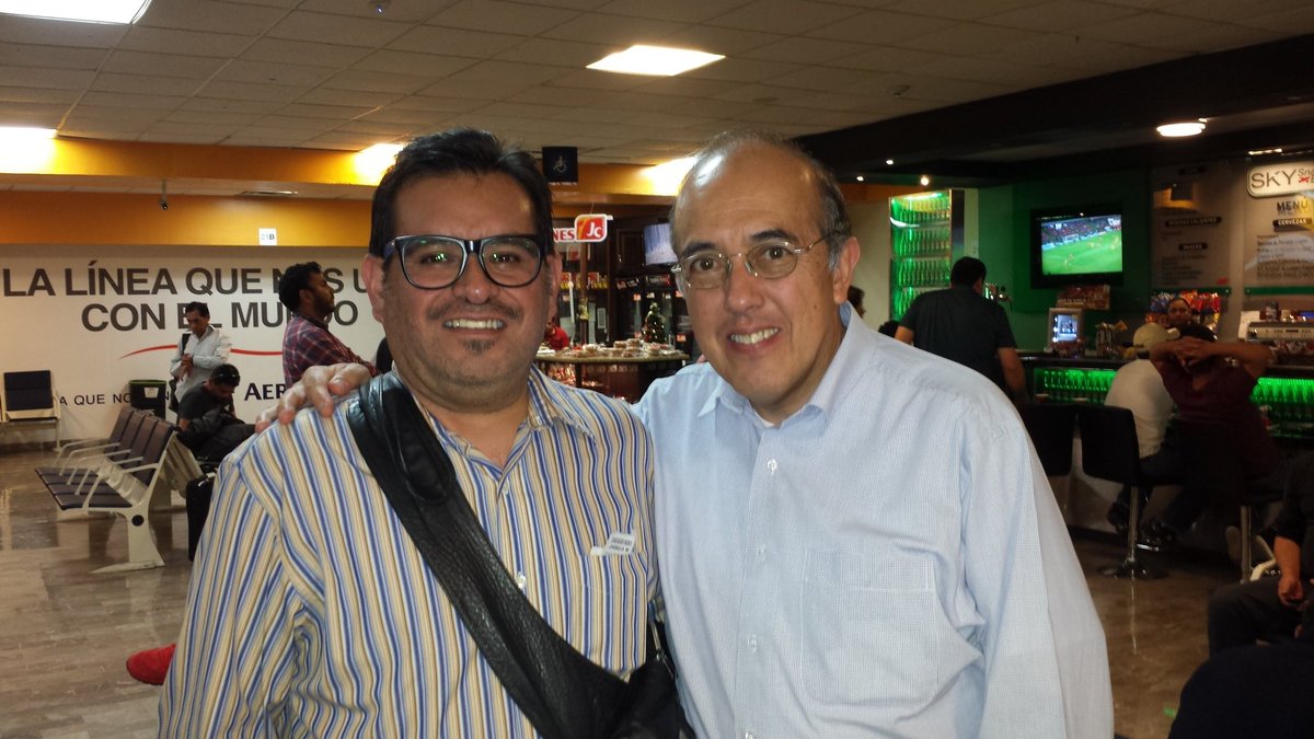 manuelr1975's tweet photo. @adevaldes @EnriqueBurak @pepesegarra #SerieMundialEnTUDN muchas felicidades a Pepe Segarra de parte de la Fam. Rojas, saludos desde Nuevo Laredo, Tam. https://t.co/tx3SknYYK0