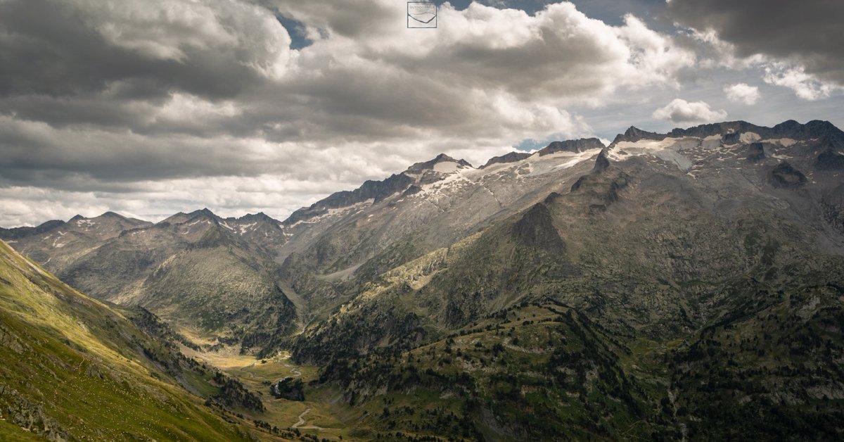 Los atardeceres en el Pirineo a más de 2000m...
Panorámica de 8 fotografías.