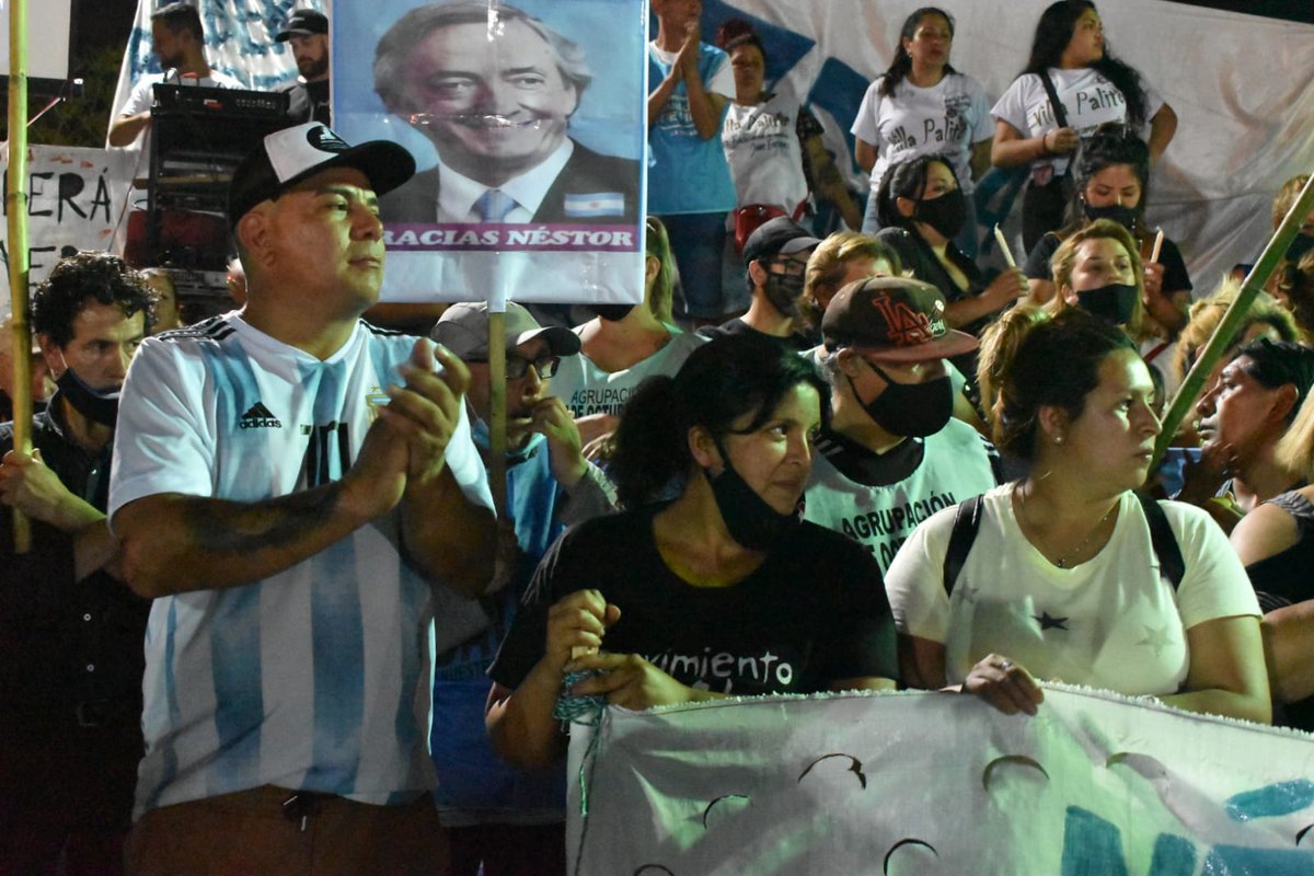 patriciacubria's tweet photo. Porque la única pelea que se pierde, es la que se abandona #Unidad 
Viva #Nestor 
@MovimientoEvita 
@BarriosDePieOk 
@FrenteVecinalLM 
@FrenteDeTodos https://t.co/a9QLh1q5h9