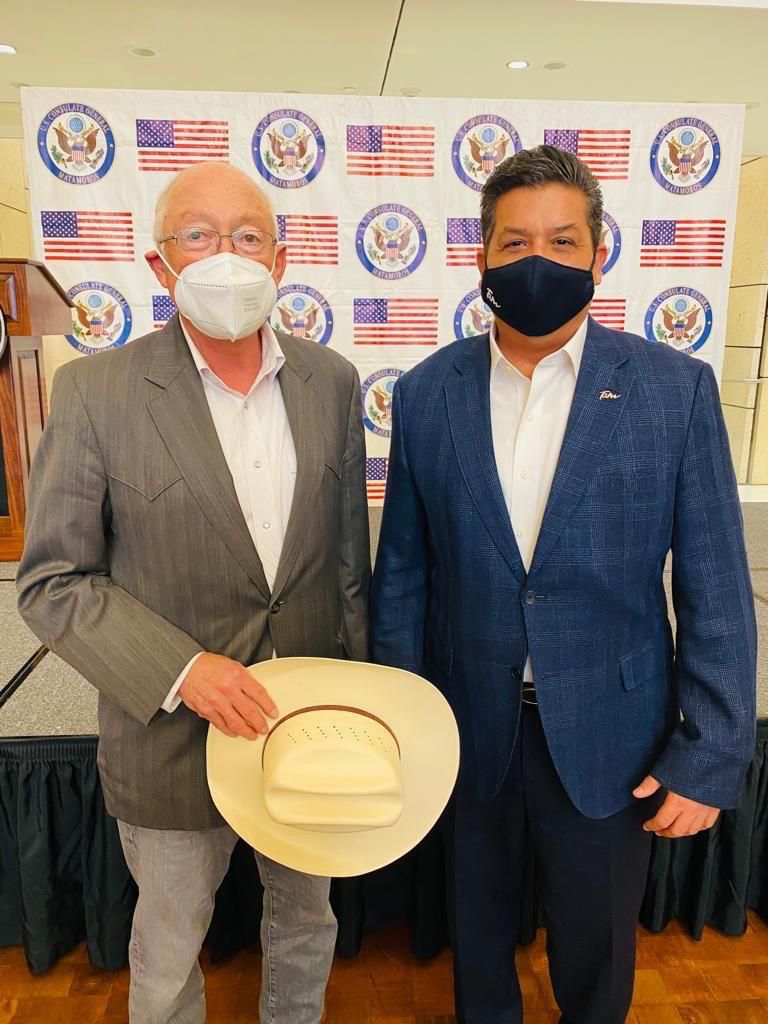 Gobernador se reúne con el Embajador Ken Salazar. <a href="/notiredmx/">Notired México/USA</a> inforio.mx/nota.pl?id=206…