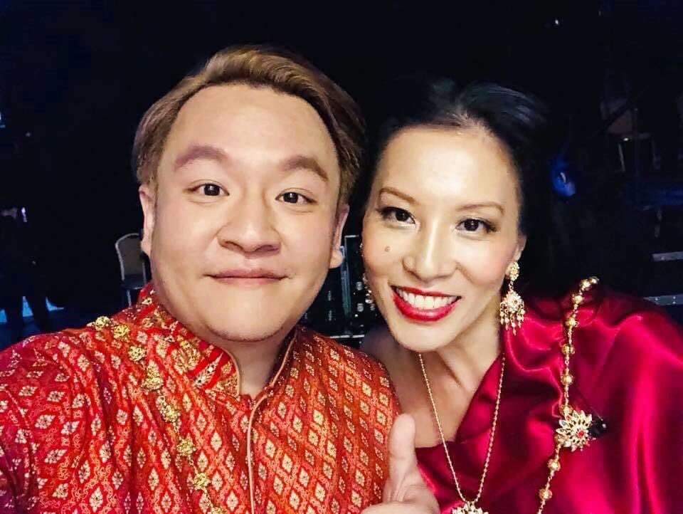 EmceeAble's tweet photo. A great memory hosting @trilingual in #singapore and got a chance to meet #thaistar #twopopetorn and lots more amazing people!
#missmywork #host #emcee #MC #presenter #asiancelebrities #resortworldsentosa #celebritypresenter #ablewanamakok #MCsuperstar https://t.co/ypYKNH24lH