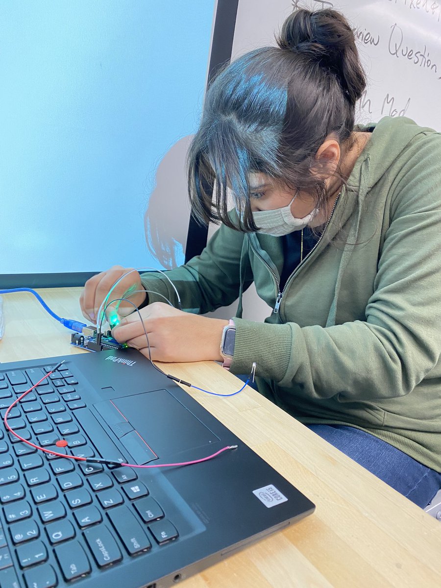 Learning to make #robots move and flash with <a href="/arduino/">Arduino</a> in the OSA Idea Lab. #STEMeducation #WeArePUSD