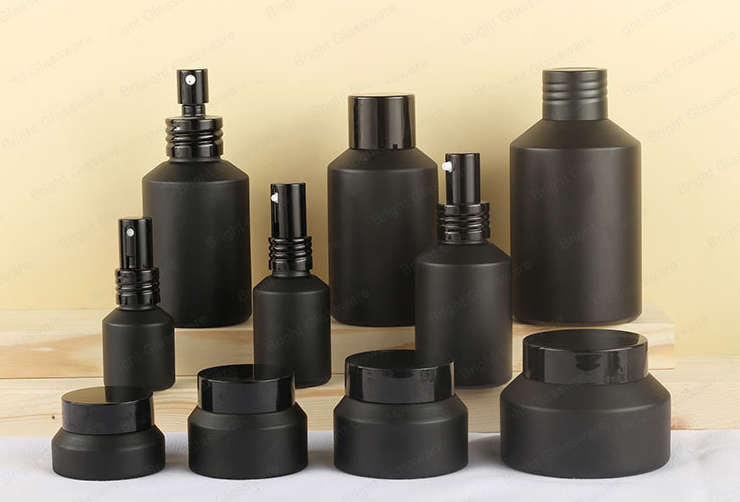 VeraXiao134's tweet photo. Wholesale Matte Black Luxury Cosmetics Packaging Skin Care Cosmetic Glass Bottle Sets
#packaging #cosmetics #luxury #skincare #glassbottle #cosmeticbottle #packagingbottle https://t.co/sQBzHvCbtR