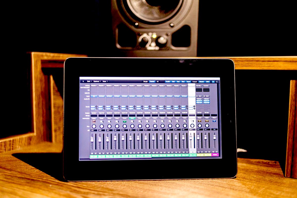 Mixing time

#mixing #music #musicstudio #sound #SoundCloud #recording #NewMusic #Full Song #audio #iPad #logicpro