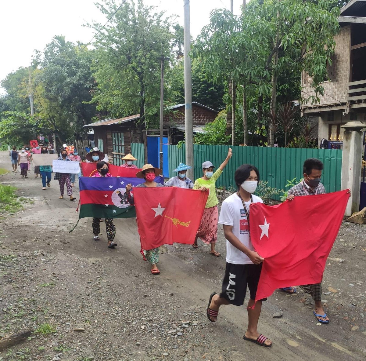 Khithitofficial's tweet photo. အကြမ်းဖက် စစ်အာဏာရှင် ဖြုတ်ချရေး ကလေးမြို့တွင် ချီတက်ဆန္ဒပြ
ရန်ကုန်၊ အောက်တိုဘာ ၂၇
အကြမ်းဖက် စစ်အာဏာရှင် အမြစ်ပြတ် ဖြုတ်ချရေး စစ်ကိုင်းတိုင်း၊ ကလေးမြို့ရှိ တော်လှန်ကျောင်းသားပြည်သူများသည် အောက်တိုဘာလ  ၂၇ ရက် နံနက်တွင်၂၆၂ ရက်မြောက် သပိတ်စစ်ကြောင်းဖြင့် ကြွေးကြော်ချီတက်ဆန္ဒပြကြသည်။ https://t.co/hkgC5jmc8E