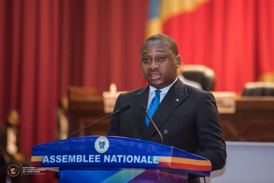 DevinciSakala's tweet photo. C'était hier mardi 26/10/2021 que son excellence @GuyLoando_ min'état en charge de l'aménagement du territoire a défendu la loi sur l'aménagement du Territoire devant les élus nationaux, une loi qui va aider la RDC pour son développement territorial...@bosenga_pathy @DBeautejoie https://t.co/r9AJjhHP7F