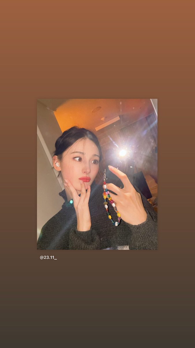 LANA_updates1's tweet photo. 10.27.21 • Instagram stories • (23.11_)

#HICC  
#拉娜 #лана
#LANA #라나 
#LUMINOUS 
@Hicc_LANA https://t.co/MtNj0vAbhA