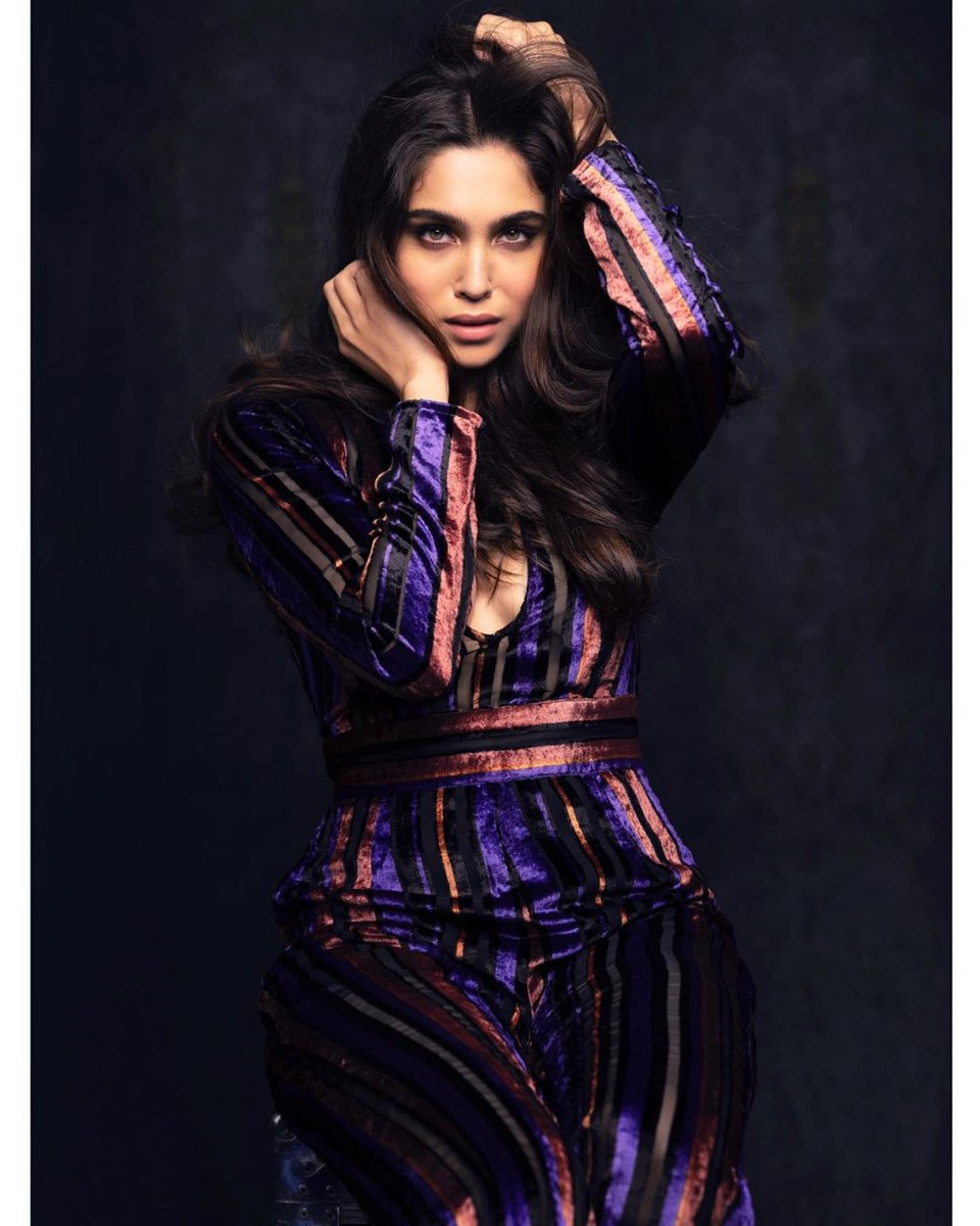AwesomeTopmodel's tweet photo. @SharvariWagh14 is slaying the party looks with various moods of vibrancy!

Visit: https://t.co/kmQWH4llHy

#awesometopmodel #awesometv #realawesometv #fashionphotography #fashiontopmodel #inspire #inform #entertain #sharvariwagh #mumbai #newyork https://t.co/0gxeflttUb