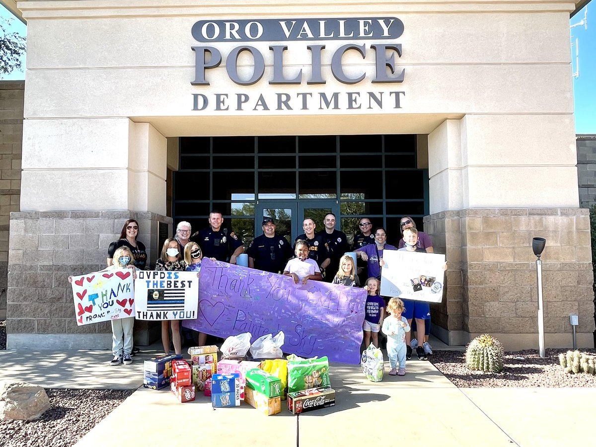 PaintedSkyElem's tweet photo. We are incredibly grateful to our Oro Valley Police Department for their ongoing support and keeping our community safe every single day! These men and women put themselves on the line for us. We’re so thankful!! 💙💙💙 #ovpd https://t.co/PBnSmE8R6i