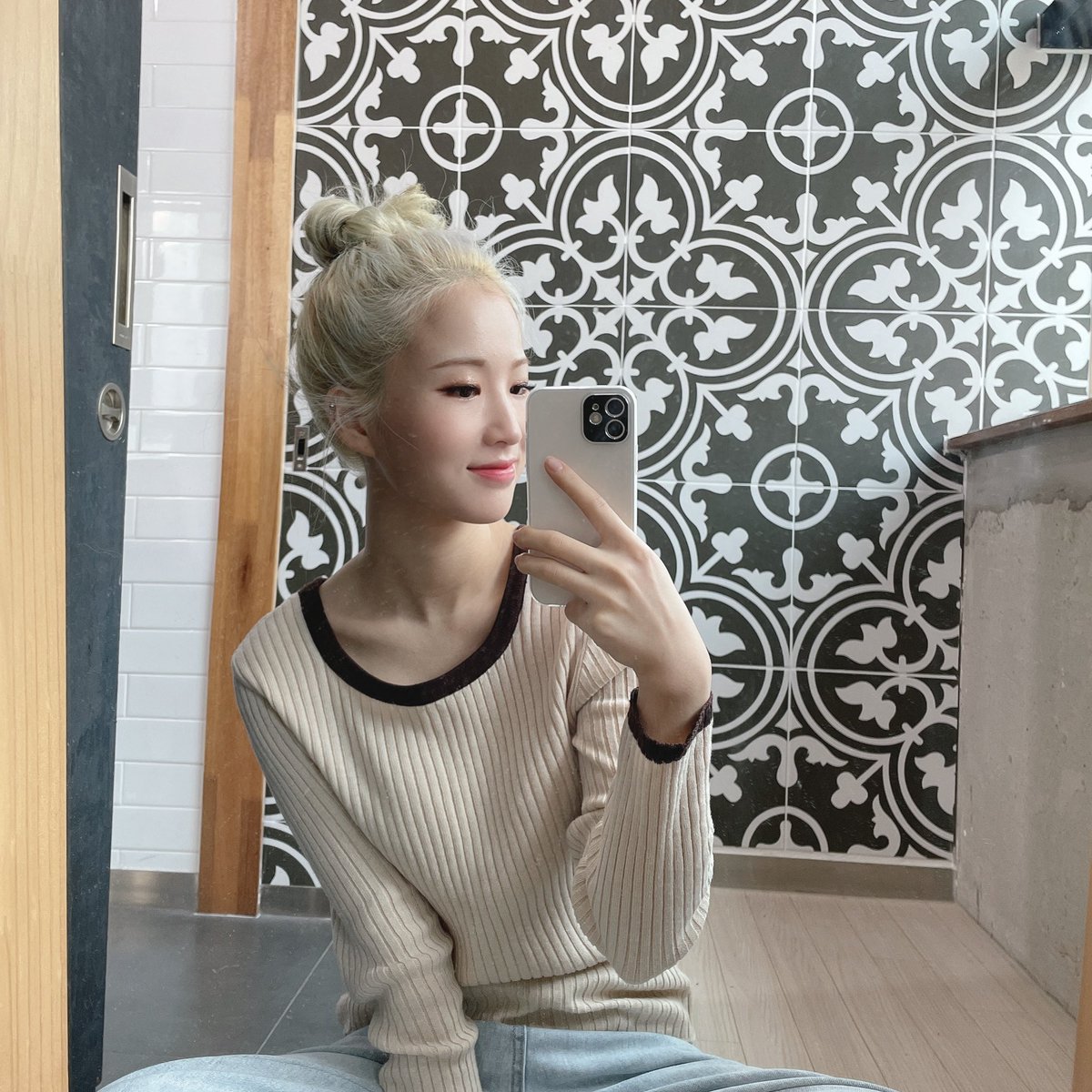 3ye_official's tweet photo. [#유지] 감기 조심하세요~ 
오늘도 힘내서! 불 태워 보자구요^^
모두 모두 파이팅🔥

#3YE #YUJI #daily #selfie #써드아이 https://t.co/1bzrovm5dp