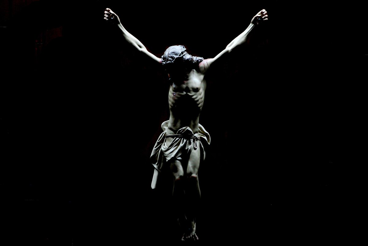 El mundo está en un momento crucial, es hora de tomar partido, o sigues la corriente o la enfrentas. El amor ha de prevalecer y aunque cueste hay que esforzarse por seguir adelante #Jesucristo