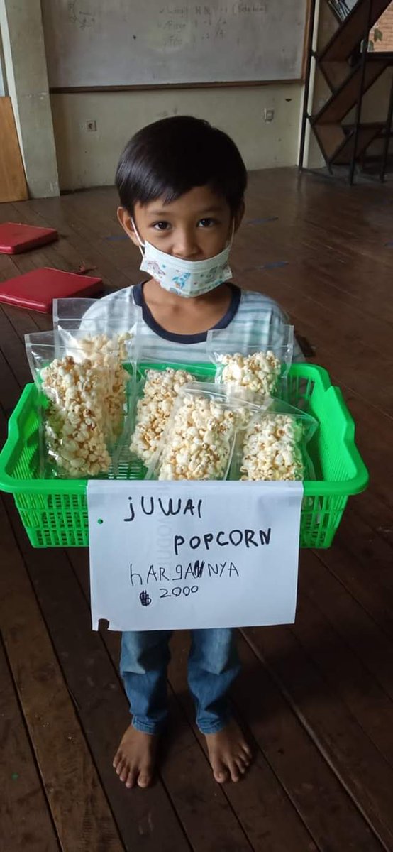 SchoolUniverse's tweet photo. Kalau 'jualan' udah biasa. Kalau 'juwalan' tandanya usaha maksimal 🤣...jurus jualan laku ala Rasulullah : harus jujur ! InsyaAllah dagangan habis amal berlimpah. Yuk JuWaLan #sekolahalam #sekolahbisnis #schoolofuniverse #bisnis https://t.co/ImPySfSNvj