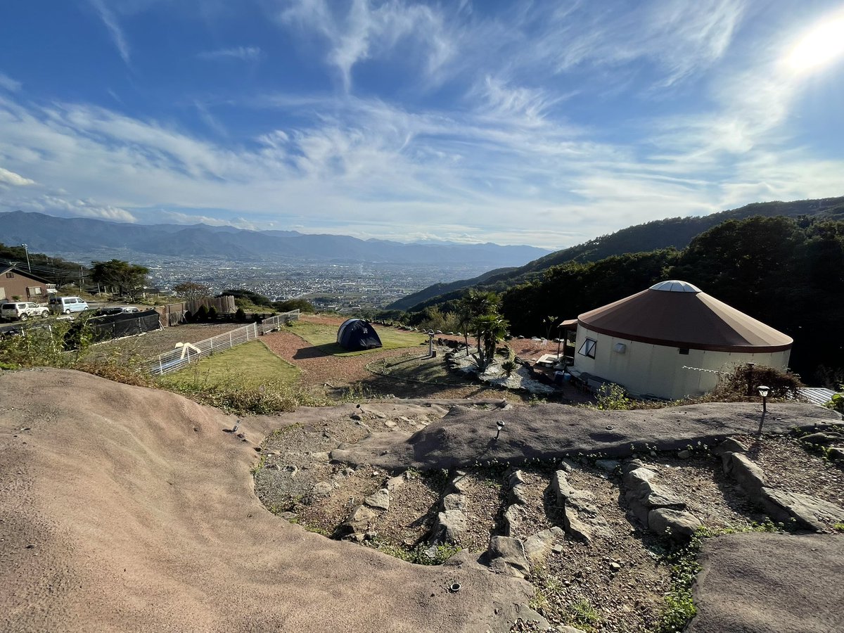 y0920o's tweet photo. 行ってみたかった
スリーストーンキャンプ場⛺️✨
炊事場はお湯が出るし
1000円払えば電源も使えます❕
夜は夜景が綺麗でした〜✨✨

#ファミリーキャンプ
#キャンプ
#スリーストーン
#ほったらかし温泉
#甲府 #山梨
#ほうとう https://t.co/aeqRrQolZU