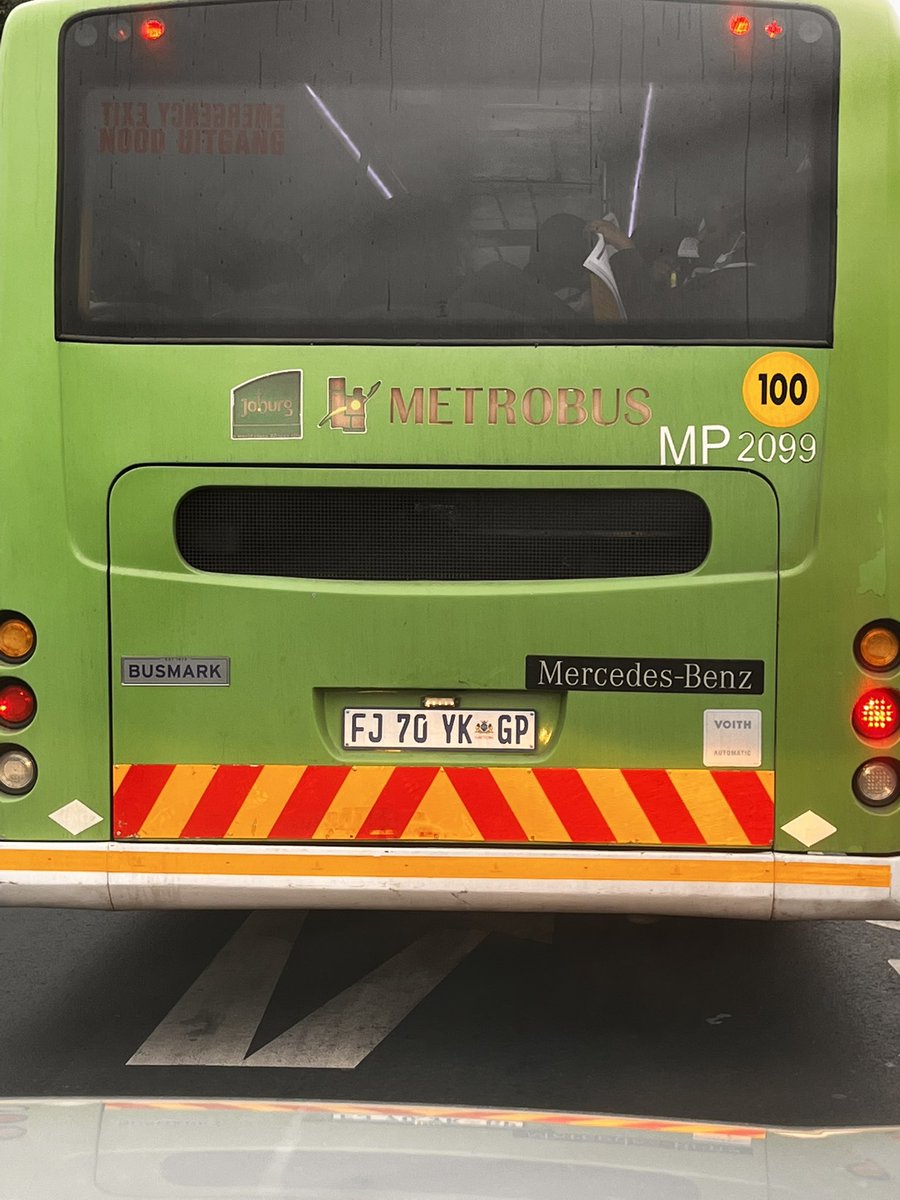 Grees28's tweet photo. @JoburgMetrobus @JoburgMPD Metrobus speeding and straight through a red robot on corner Oxford and Englewold with children standing in the front of the bus. This driver needs to be dealt with before he kills someone. https://t.co/4uHs3as8Yh