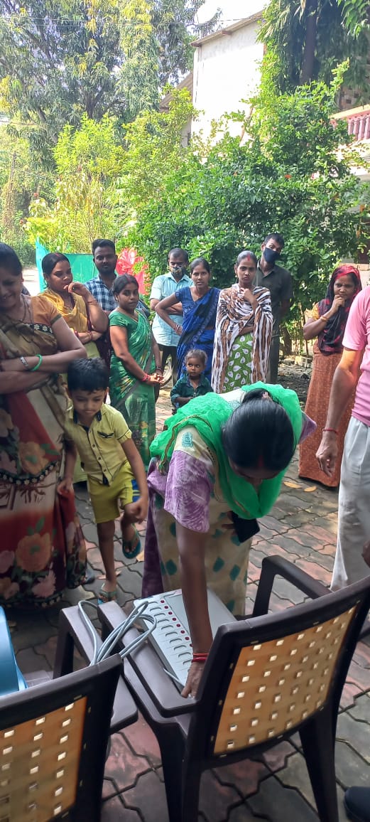 SVEEPDNH2021's tweet photo. #SVEEP awareness programme at Kakad Falia, Bavisa Falia, Silvassa about the use of EVM, VVPAT, helpline no. 1077 and cVIGIL app etc. #ECISVEEP #SVEEPDNH  @tapasyaraghav  
@CollectorDnh @DNH_DMA
 @ECISVEEP https://t.co/nzQux1NXIt