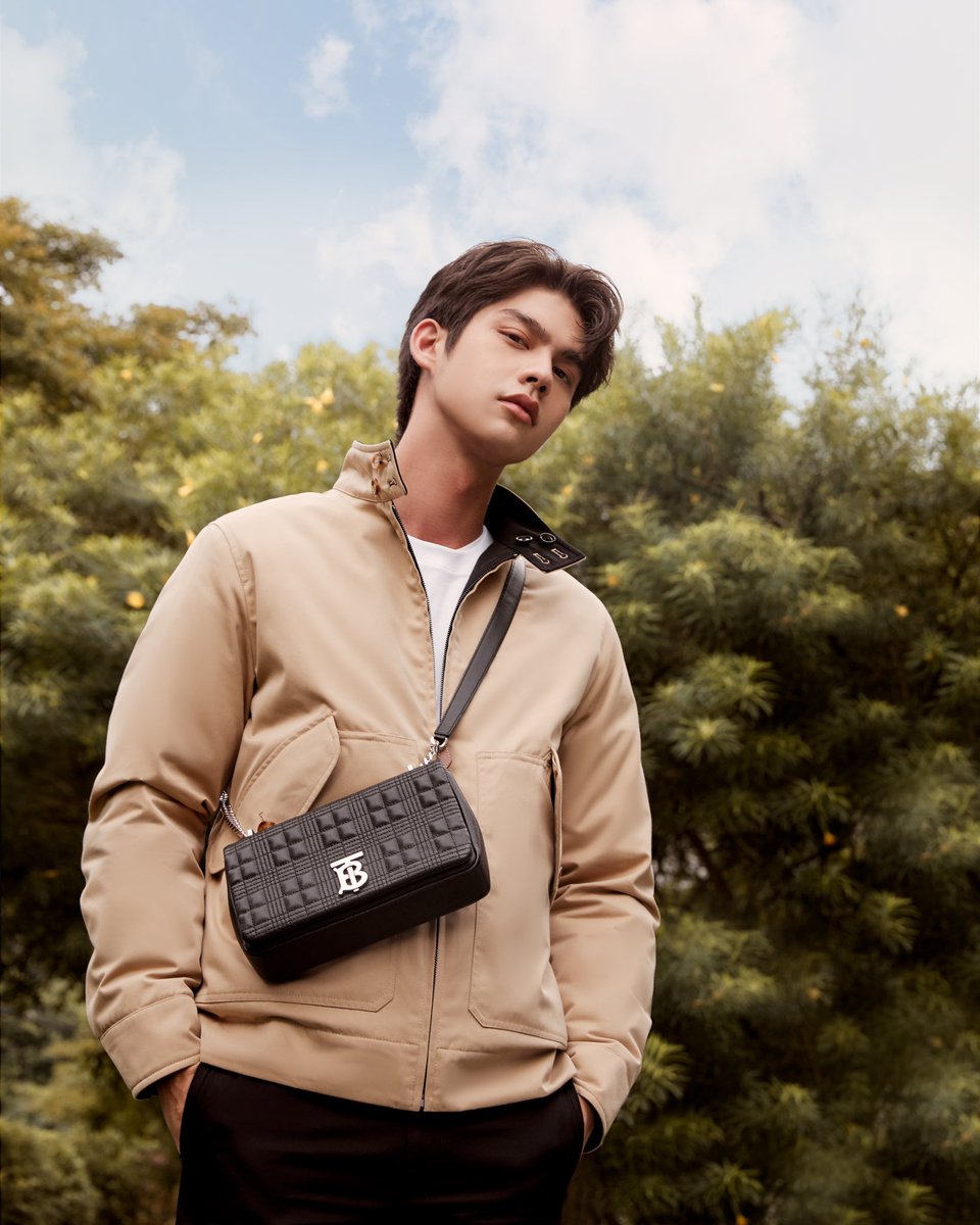 ELLEThailand's tweet photo. สองหนุ่มคู่ฮอตอย่าง ไบร์ท-วิน กับแคมเปญ Burberry Open Spaces แคมเปญใหม่ล่าสุดจาก @burberry ที่มาในคอนเซ็ปต์ความเป็นไปได้ของจินตนาการและความฝัน 

#Burberry #bbrightvc #winmetawin @bbrightvc @winmetawin https://t.co/KSF5A79YKI
