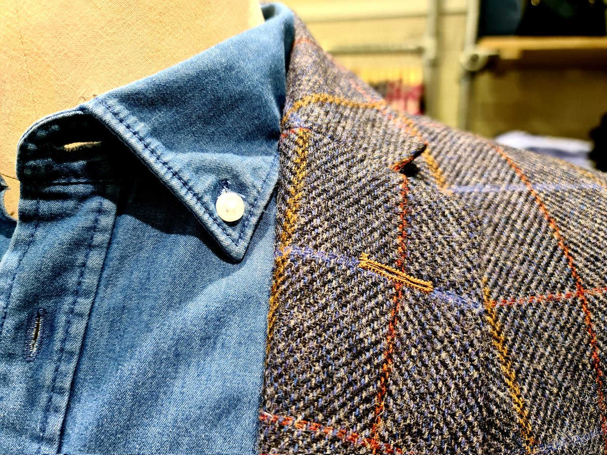 eclectichound's tweet photo. #WindowEdit Time For Tweed.
.
.
.
#Menswear #EclecticHound #IndieBiz #TheSquare #TweedJacket #DenimShirt #PineappleBraces #SilkScarf #SilkPocketSquare #CorduroyTrousers #HeritageBrands #GiftIdeas #AntiBland #WinchesterIndependents #HelloWinchester #LeadNotFollow #SparkJoy https://t.co/V7bJslNM7J